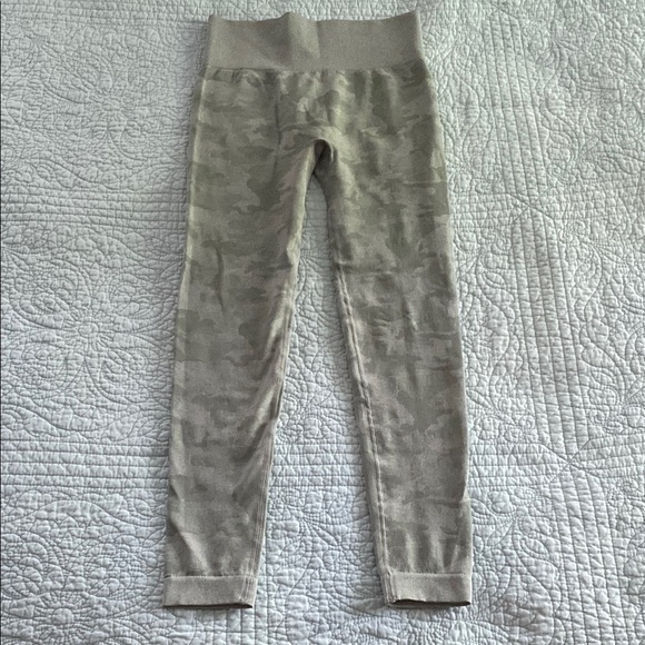 Gymshark Green Leggings Elastic Waistband Tapered Fit - Picture 1 of 3